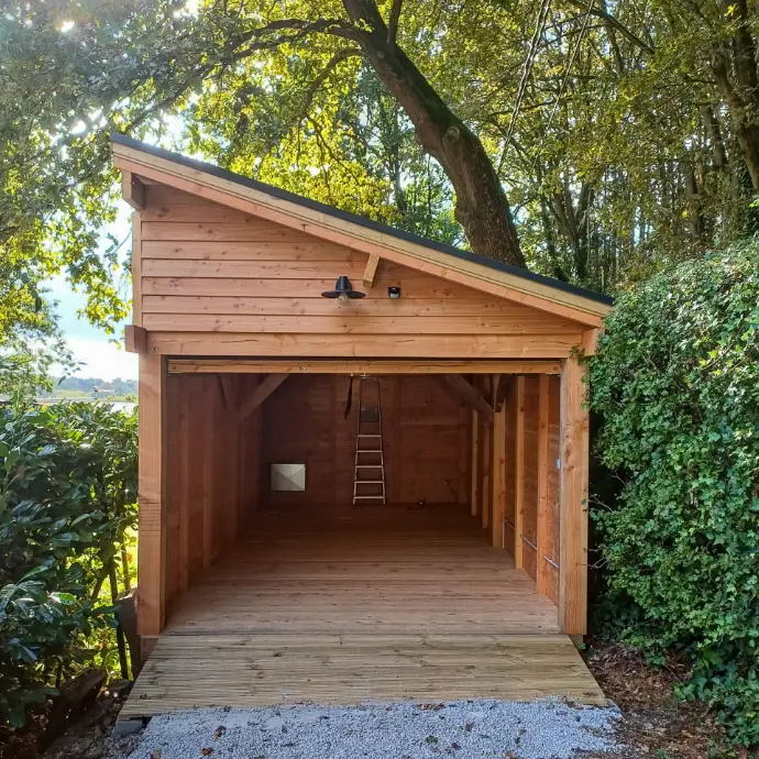 Garage bois sur mesure piloti sécurisé